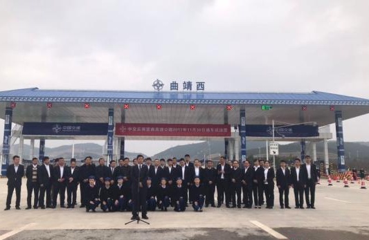 領導合影.jpg